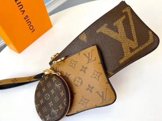 MONOGRAM POUCH LOUIS VUITTON 0517